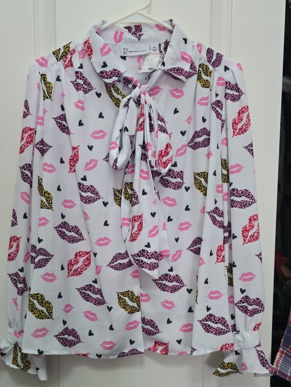 New York & Company White Bow-Tie Blouse with Pink, Red and Gold Lip Print